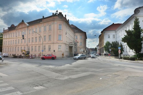 Hétfőtől kezdődnek a közműcserék a kis Budain - lezárják az utcát